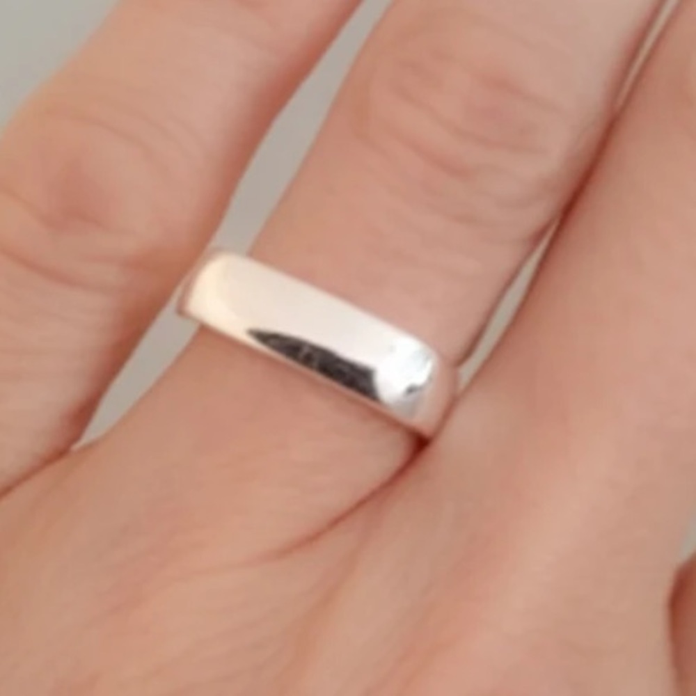 Sliver 925 Sterling Silver Square Circle Ring
Size 10 - Picture 2 of 12